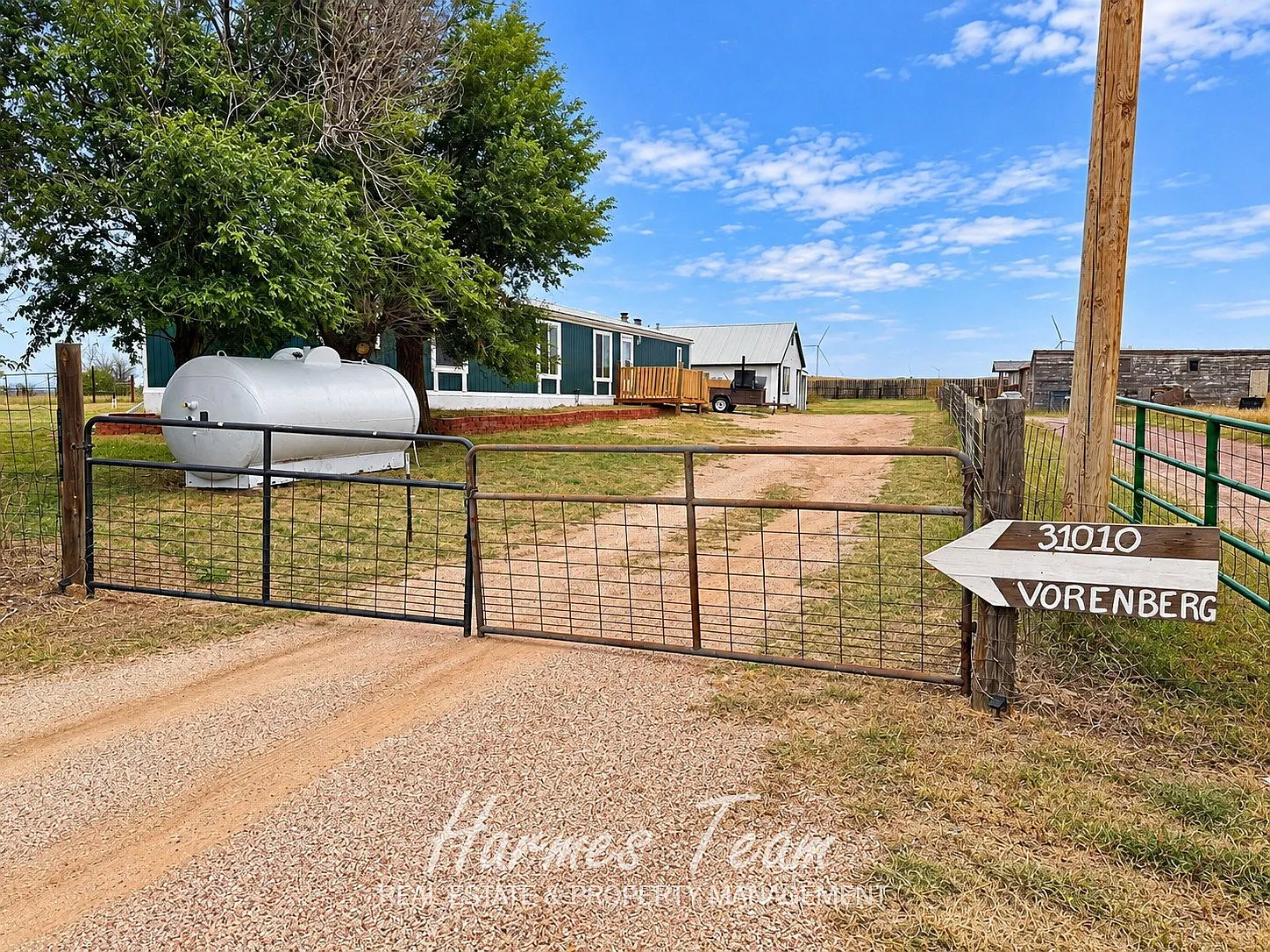 3 bed, 2.0 bath, 1216 sqft, $2,750 — Photo 2