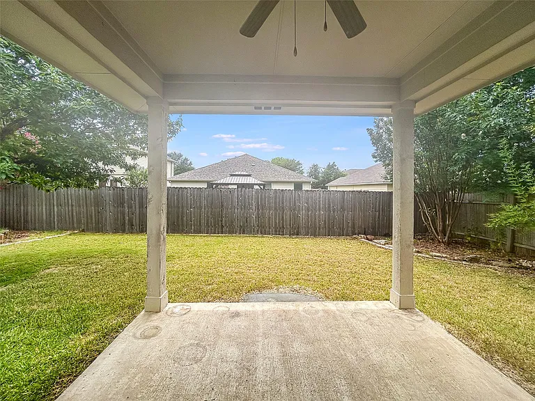 7810 Squirrel Hollow Dr — Photo 31