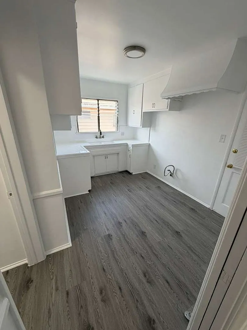 5309-5315 Whitsett Avenue — Photo 3