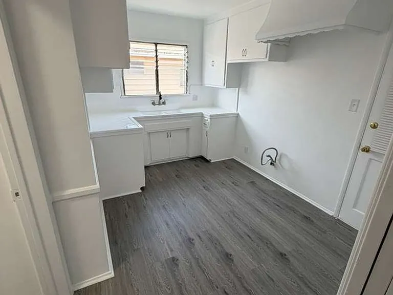 5309-5315 Whitsett Ave — Photo 3