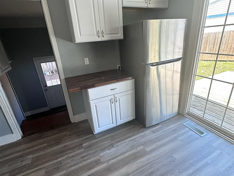 2030 Harold Ct — Photo 29
