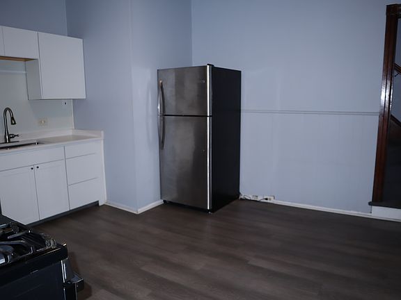 4th image of 208 Linden Ave #B