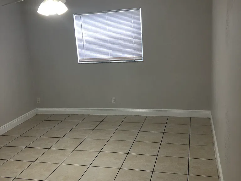 5317 NW 18th Ct — Photo 4