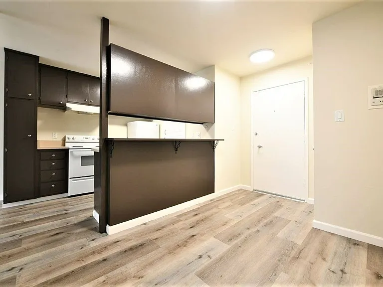 2415 College Ave. — Photo 4