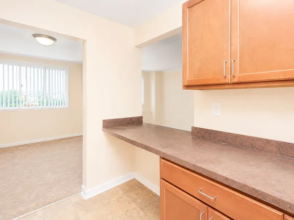 Parkview Towers, 7667 Maple Ave #B456869d8, Takoma Park, MD 20912
