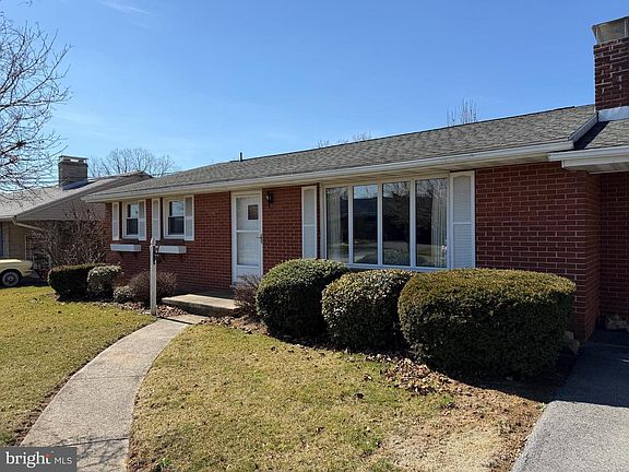 4th image of 207 Pine Dr