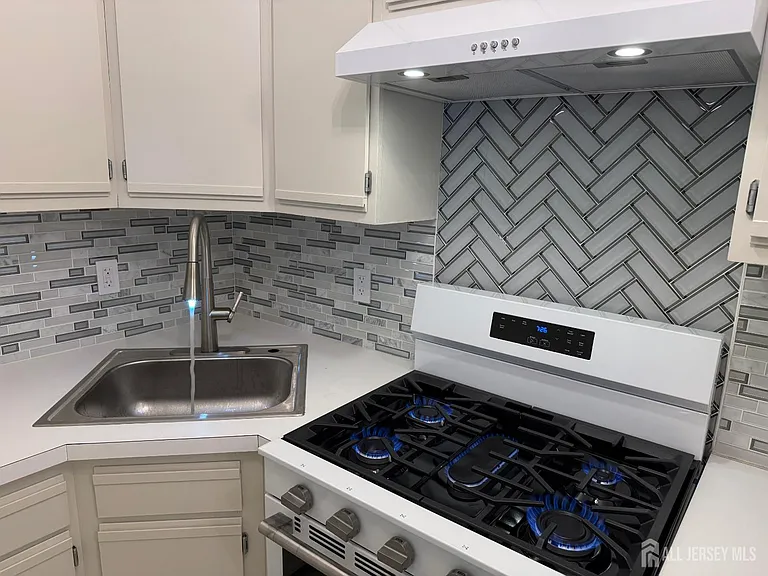 4 Chelsea Dr — Photo 10
