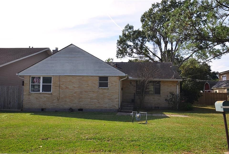 1st image of 105 Shirley St