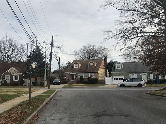 5th image of 680 Ivy Pl