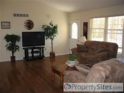 3rd image of 1108 Donner Dr