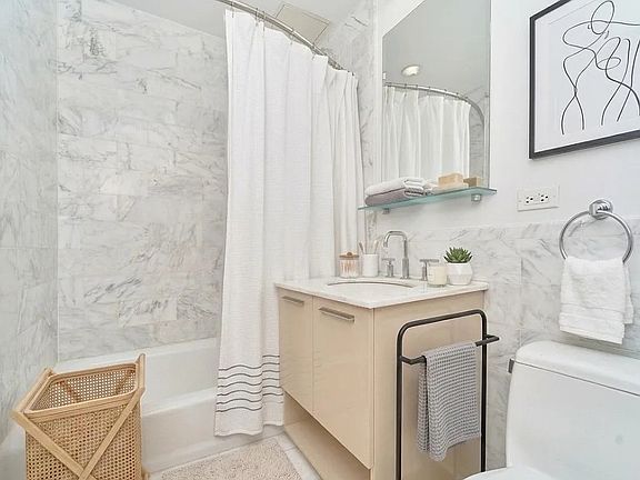 4th image of 49 E 34th St #5C