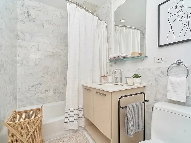 49 E 34th St #5C — Photo 4