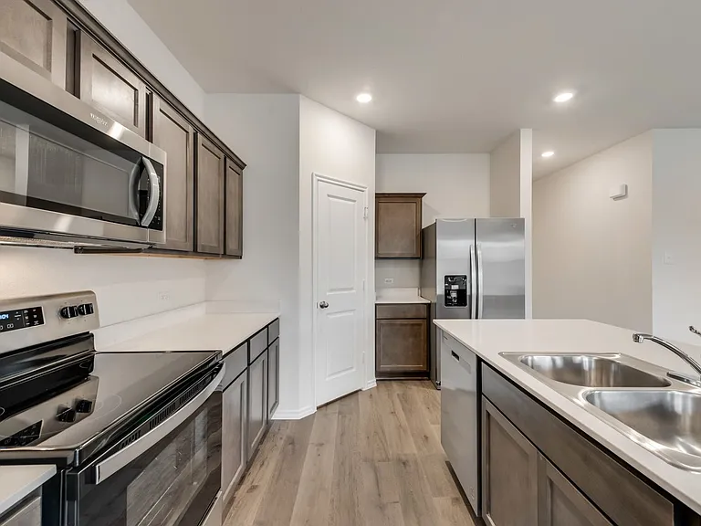 1131 Elijah Way — Photo 8
