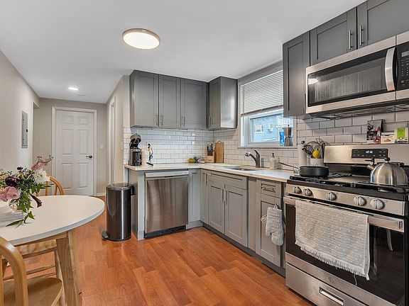 2nd image of 35 Waldo Ave Floor 1