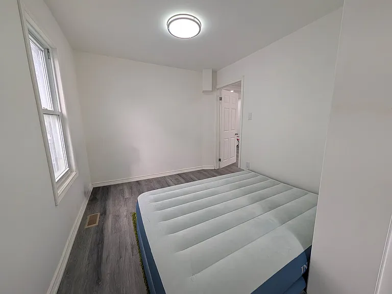 168 Borden Ave — Photo 13