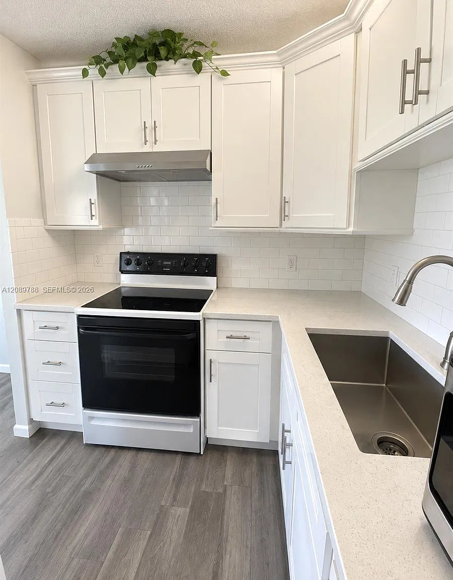 Ronola Apts Condo — Photo 1