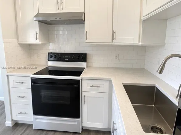 22 SE 3rd Ter, Dania, FL