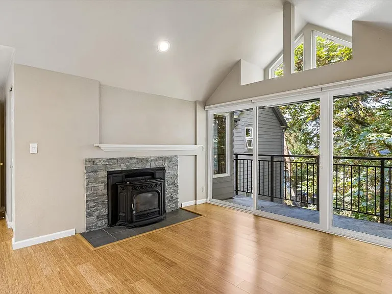 Vaulted Ceilings and natural light