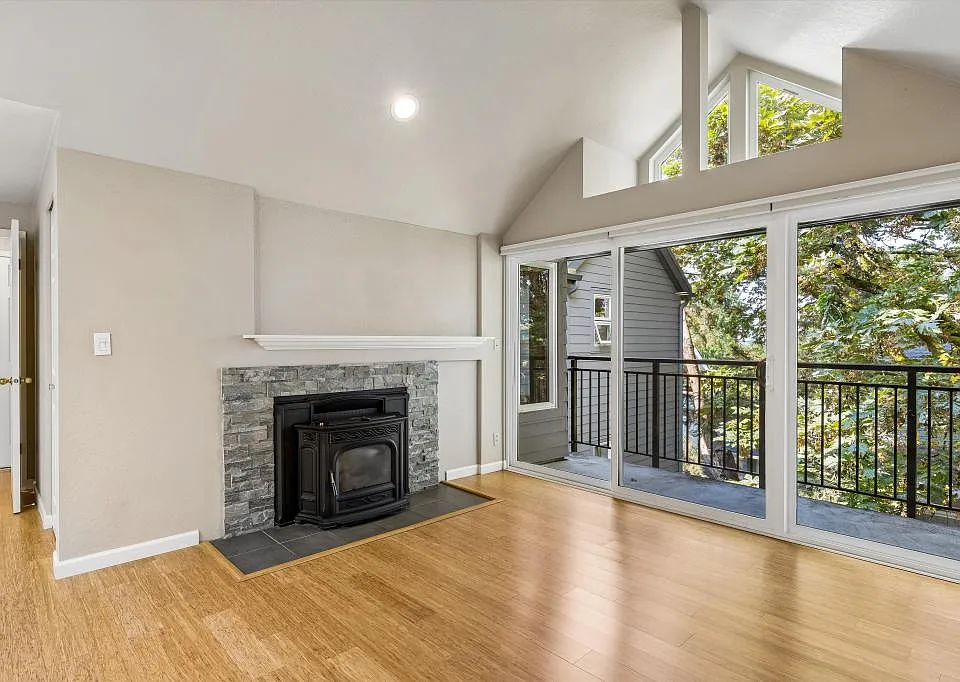Vaulted Ceilings and natural light