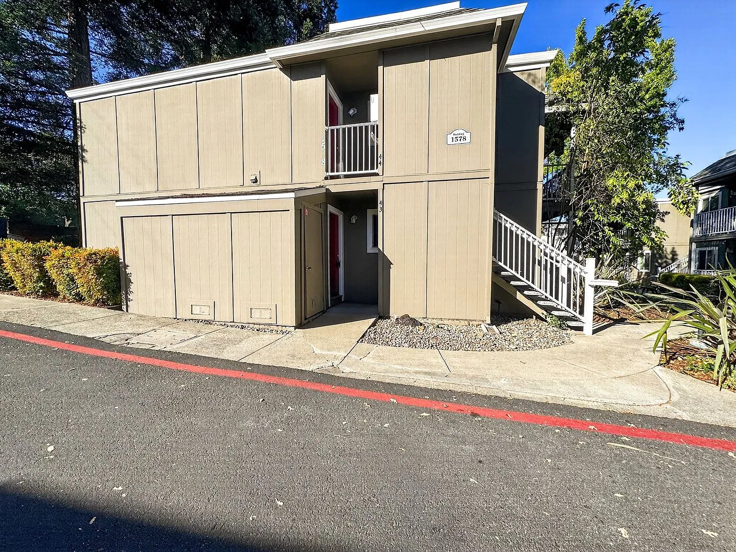 Gorgeous Lower End Unit with Inside Laundry Available Now! — Photo 1