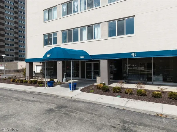 12520 Edgewater Dr APT 809, Lakewood, OH 44107