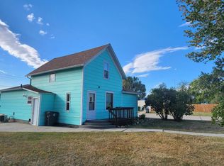 411 McKinley Ave, Underwood, ND 58576