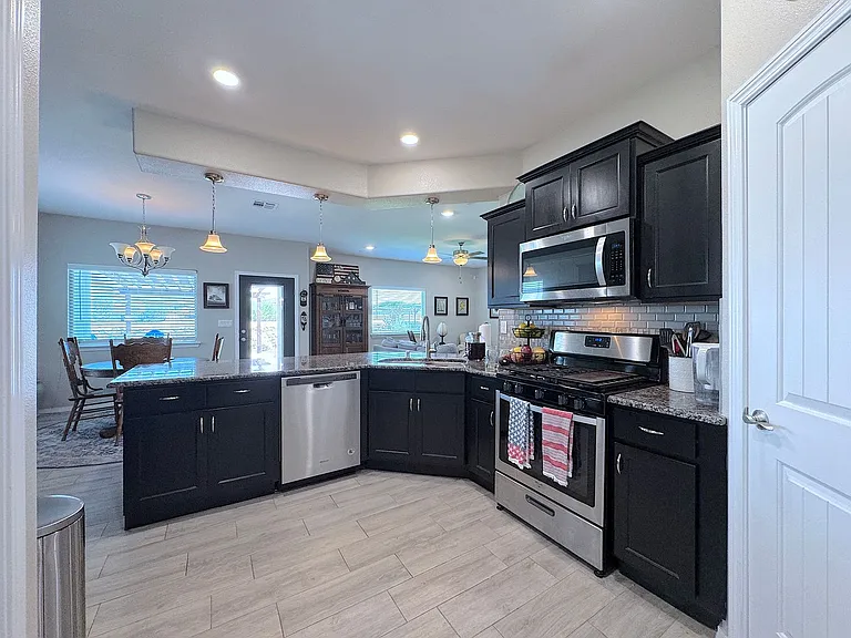 7805 Enchanted View Dr — Photo 15