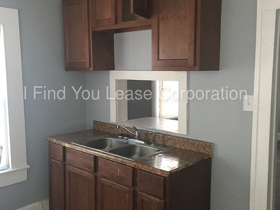 3rd image of 1032 N Sheffield Ave