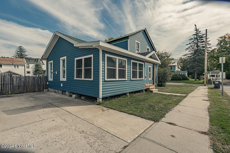 2nd image of 21 Montgomery Street