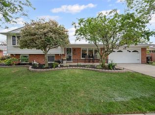 1659 Boxford St, Trenton, MI 48183