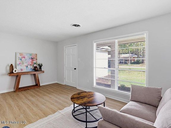 5th image of 3443 Beaumont Dr