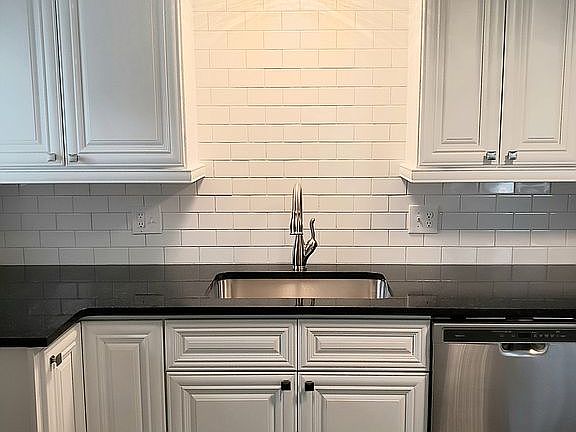 3rd image of 23078 Melville Ave