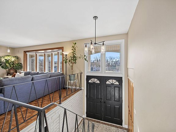 3rd image of 2422 Stonewall Ave