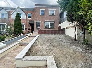 2029 43rd St, Astoria, NY 11105