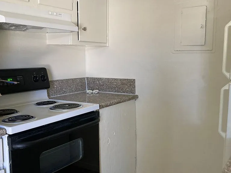 2501 Cedar Ave — Photo 5
