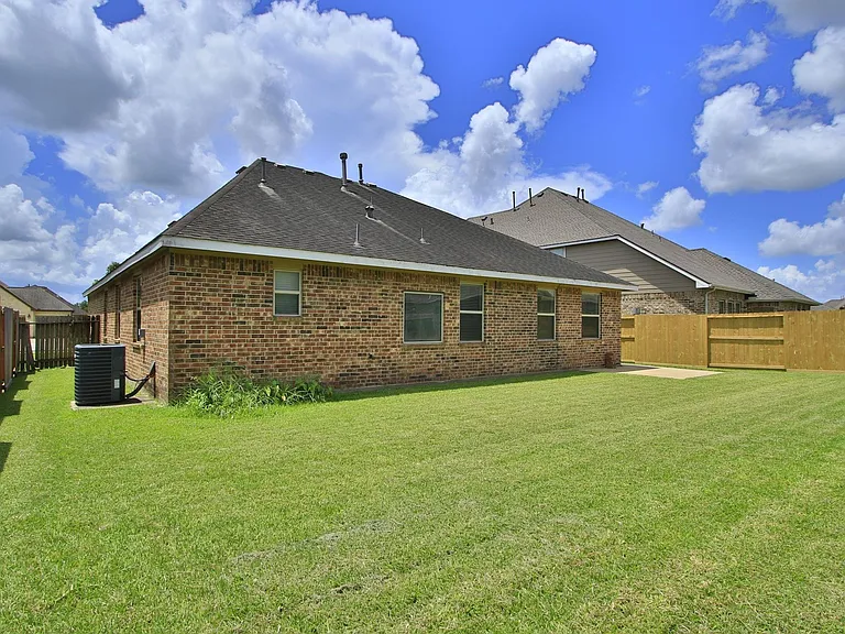 271 Westwood Dr — Photo 43