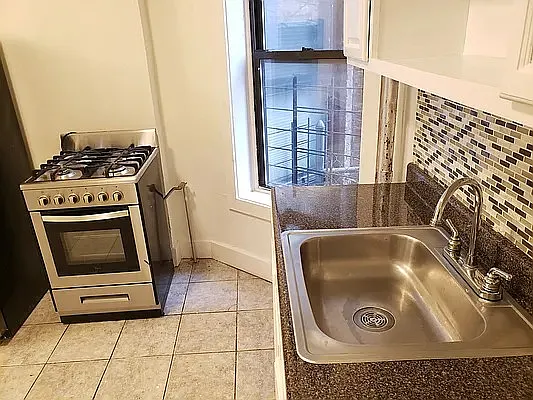 Rented by Signature Property Realty | media 27