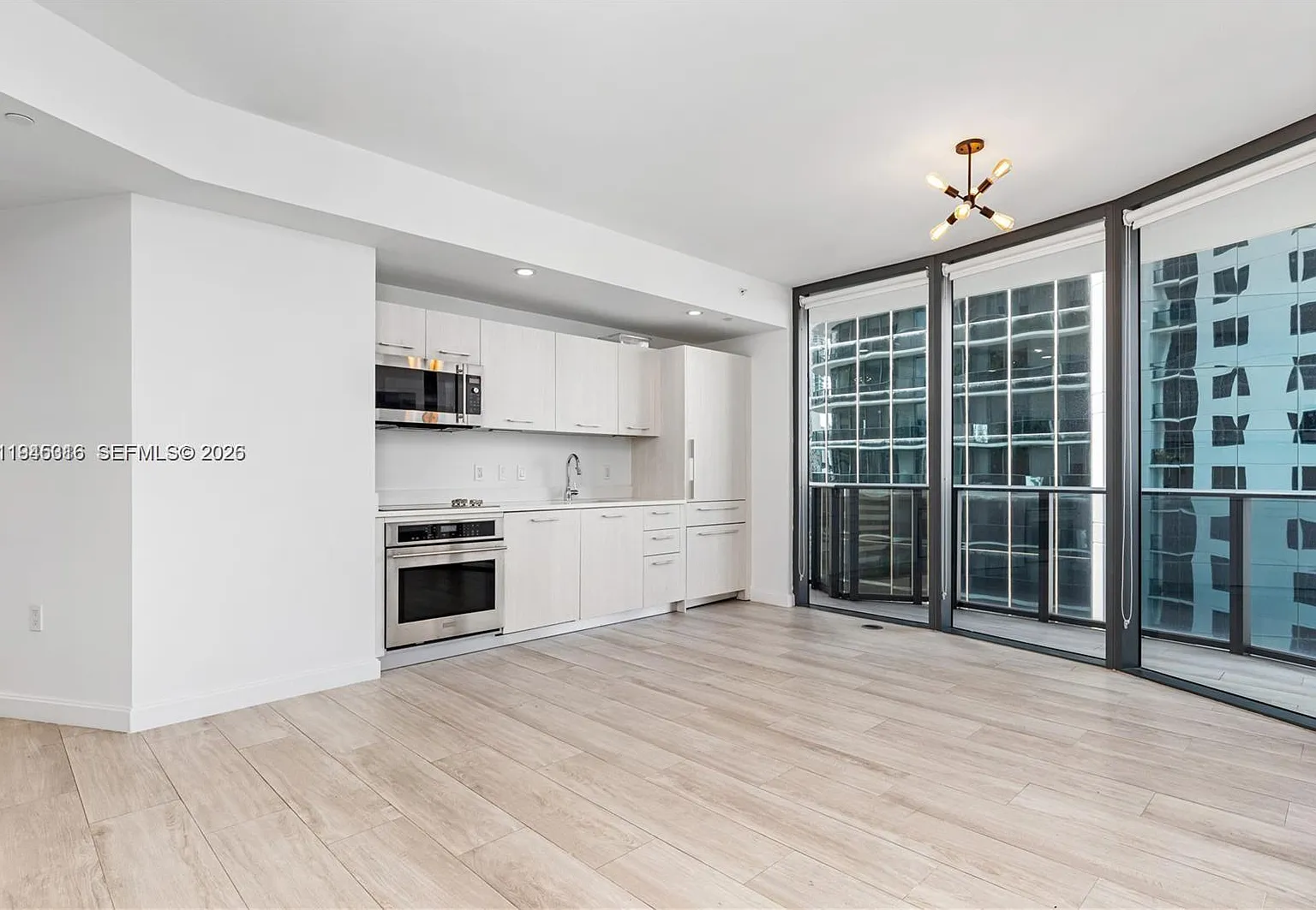 2 bed, 926 sqft, $4,800 — Photo 2