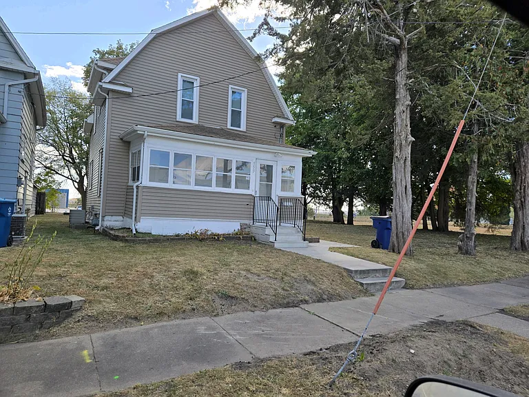 553 Bratnober St — Photo 1