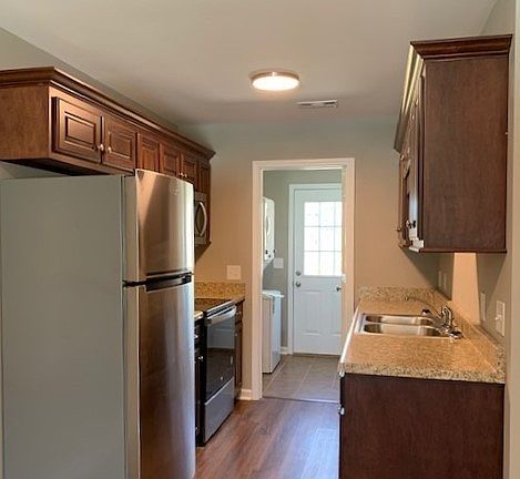 3rd image of 807 Belmont Ave #E