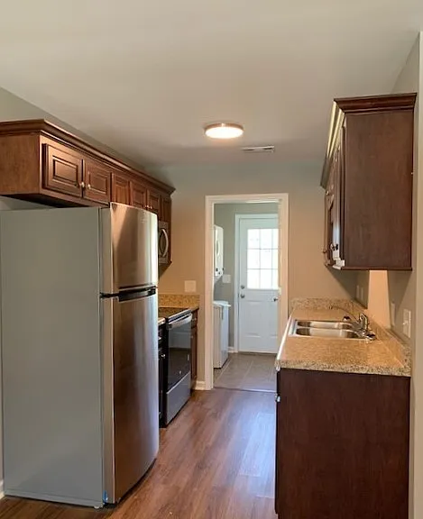 807 Belmont Ave #E — Photo 3