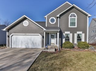 220 Dickens Trl, Elgin, IL 60120