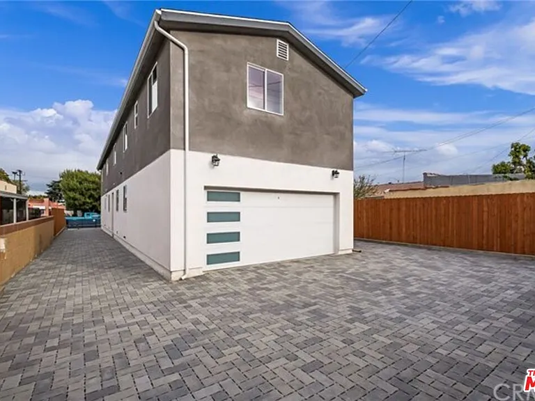 2319 S Redondo Blvd — Photo 13