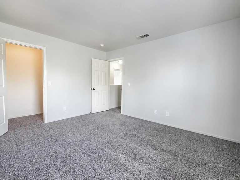 2601 Autumn Blaze Ave — Photo 11