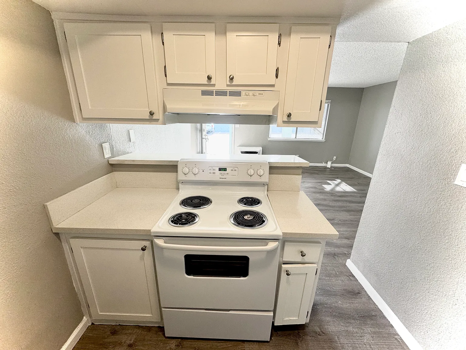 Studio, 400 sqft, $770 — Photo 2