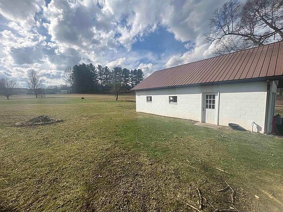 4th image of 275 S Rd