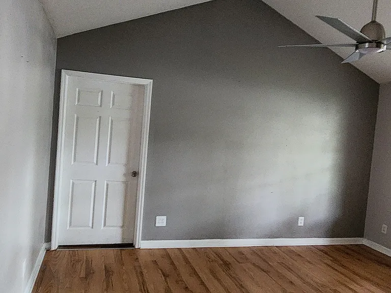 132 Pineview St — Photo 16
