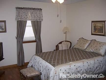 3rd image of 1544L Jessee St