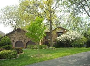 217 Bridle Path Cir, Oak Brook, IL 60523