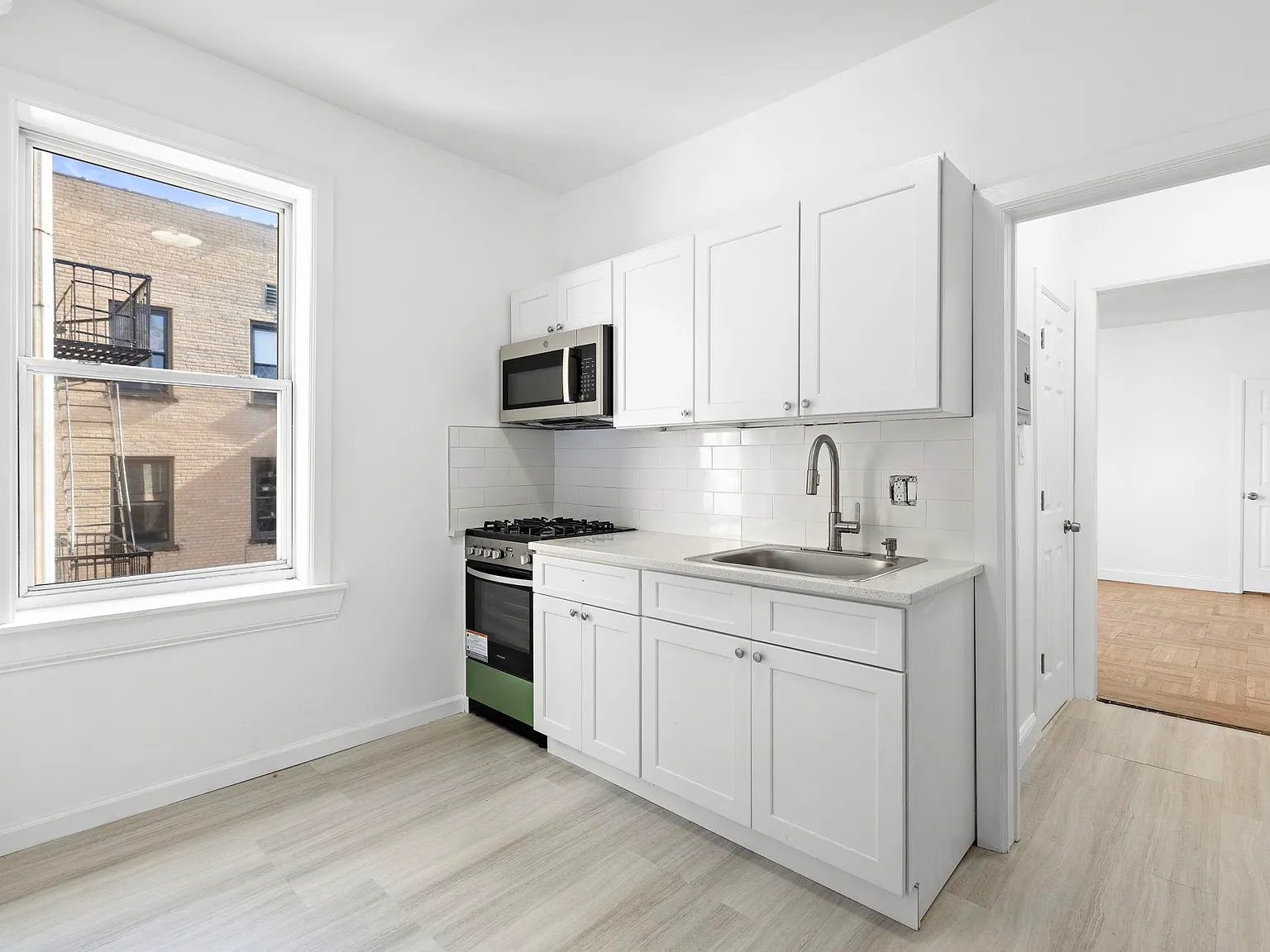 1 bed, 1.0 bath, 725 sqft, $1,600 — Photo 2